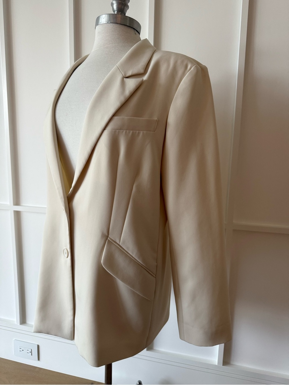 DKNY Peak Lapel Blazer - Picture 8 of 14